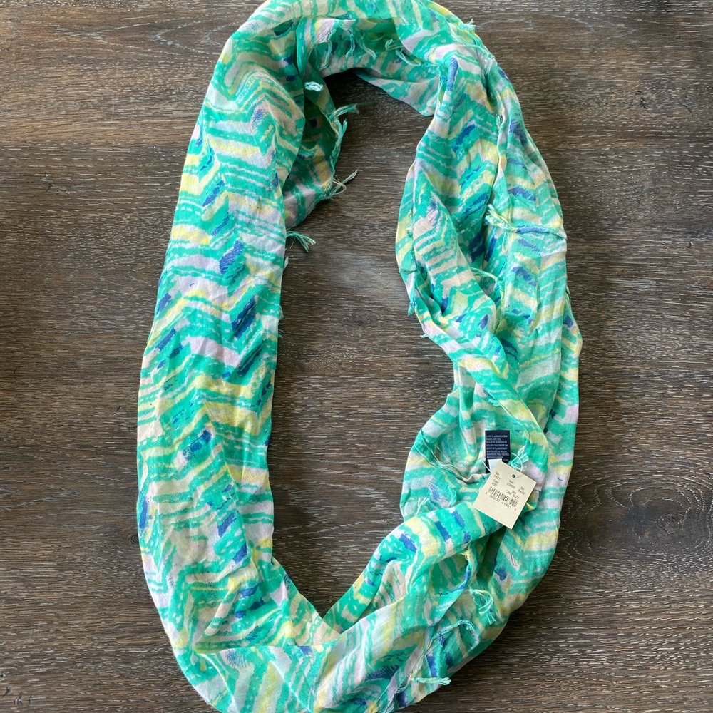 3/$9  NWT American Eagle infinity scarf fringe light